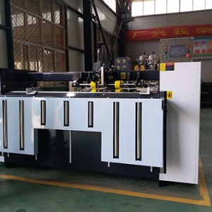 吉安BDJ-2000B型(雙(shuang)伺服驅動(dong))半自動釘(ding)箱機